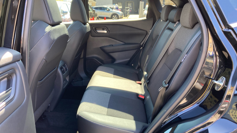 Nissan Qashqai 1.3 DiG-T MH N-Connecta 5dr Petrol Hatchback